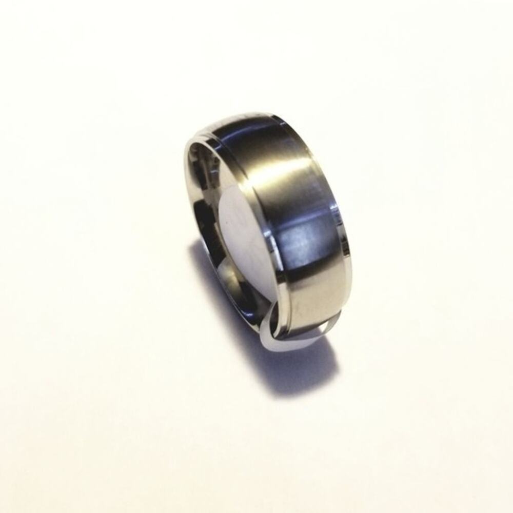New stainless steel‎ silver tone ring size 7